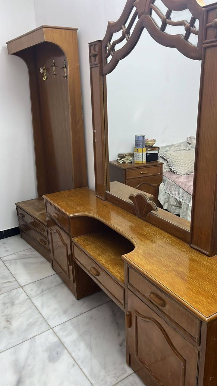 ***********
شراي يتفضل واتساب
غرفه صاج وياهه الدوشك
سعر 150 الف عنوان بغداد البلديات شارع الكنيسة
