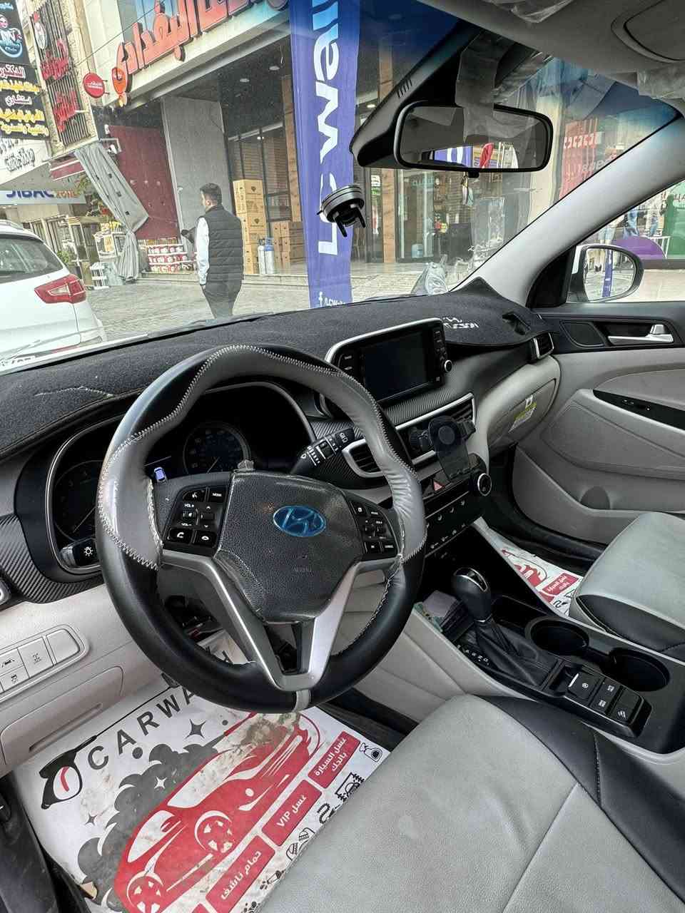 السلام عليكم توسان موديل 2021
وارد امريكي ماشيه 50م سيارع رقم بغداد سياره عمرها وحياتها مشامه البانزين العادي سياره نضيفه ومال بيت سياره حلوه مكان السياره بغداد وبسمي تحويل ثاني يوم. وصور الحادث موجوده عندي وحادثها حلو امانه الله بسيط 
للاستفسار اكثر***********
السعر 175وبيه مجال مستعجل بلبيع امانه الله
