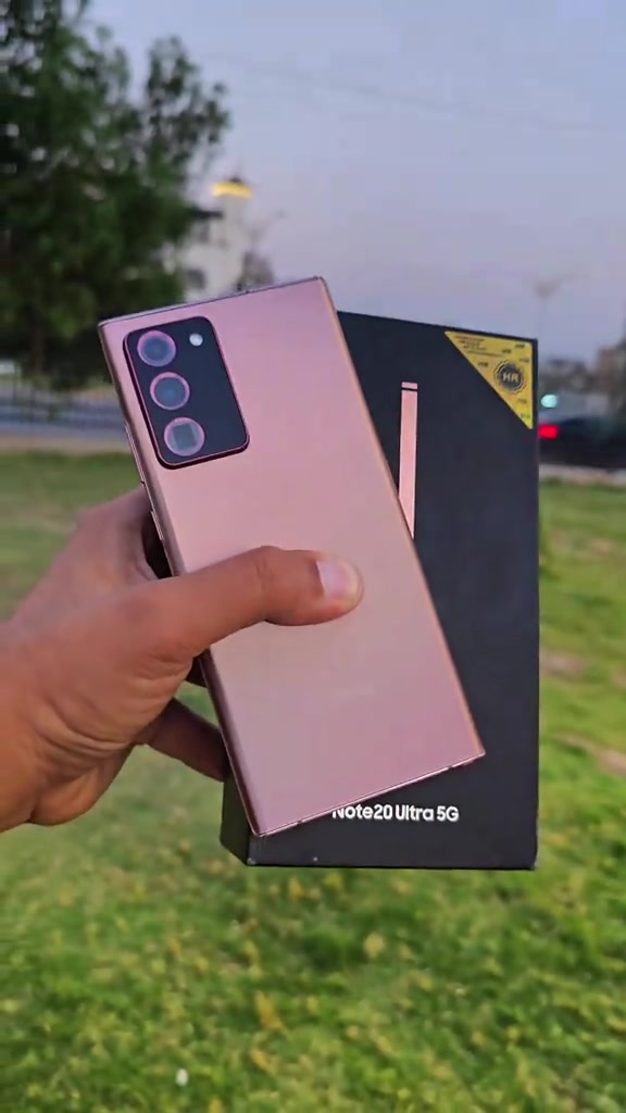 نوت 20 الترا شاشة 6.9 إنج Dynamic AMOLED بدقة QHD+. معدل تحديث 120Hz لسلاسة عالية جدًا. � PhoneArena +1 معالج Snapdragon 865+ (أمريكي) أو Exynos 990 (عالمي). � Android Authority +1 رام 12GB للأداء القوي وتعدد المهام. � PhoneArena +1 كاميرا رئيسية 108MP مع مثبت بصري. � PhoneArena +1 كاميرا زوم 12MP تقريب بصري 5× وزوم رقمي حتى 50×. � PhoneArena +1 تصوير فيديو 8K. � PhoneArena بطارية 4500mAh مع شحن سريع 25W وشحن لاسلكي. � PhoneMore +1 قلم S Pen مدمج بميزات الكتابة والرسم والتحكم. � PhoneArena مقاومة ماء وغبار IP68 مع دعم microSD لتوسعة الذاكرة.  #fyp #foryou #foryoupage #ايفون #سامسونج 


**إذا كنت صاحب هذا الإعلان وتريد حذفه لأي سبب، رجاءا أرسل رسالة إلى الدعم الفني**