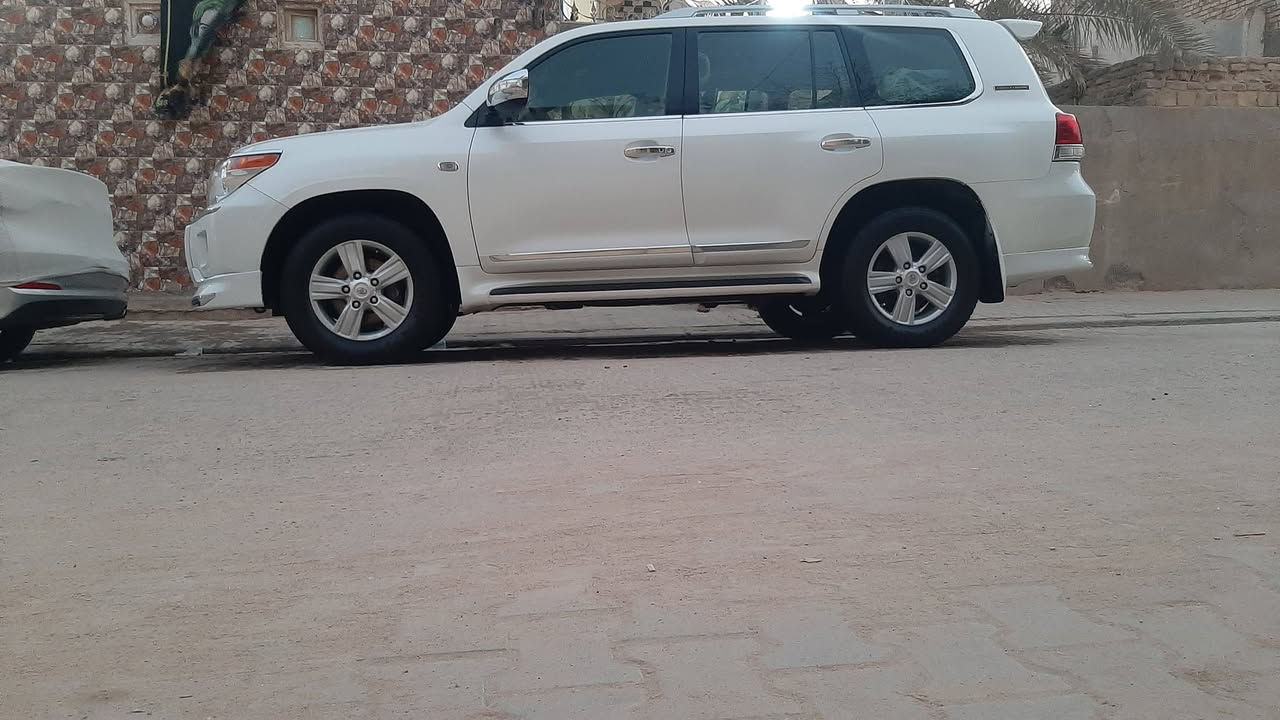 سلام عليكم للبيع لاندكروز مديل 2010 سياره كفاله عامه عده شبر بارد يم قبق البانزين كير مكينه شرط لافتح ولاتبخير حداديه جديده سياره محدثه 15موصفات السياره فتحه سقف دفدي بالقماره تبريد ثلث قطع ارباك اشاير بالمري شاشه كشنات جلد معروفه موصفات لاندكروز ماشيه188 حقيقي سياره جانت مضمومه تقريب ٧ تشهر مامفتر وياله تريد وكاله تريد مداور حاضر رقم الهاتف ***********
