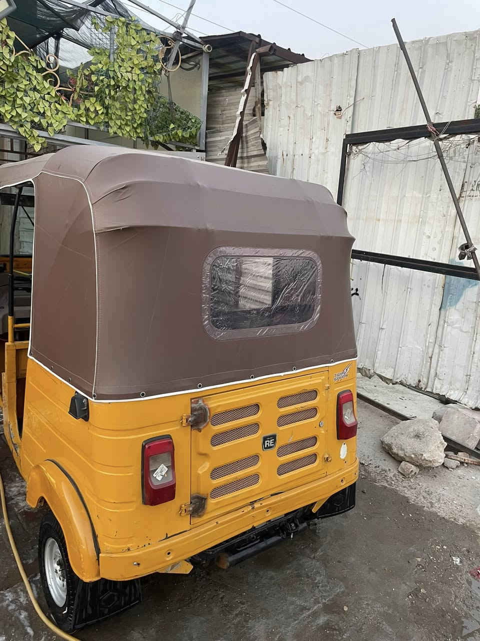 سلام عليكم شباب تكتك 20 شهر 12 مرقمه بيها ضربه بل صفحه مثل ما موضحه عدكم بل صوره تكتك جاهزه وترايها حلو العلوان بغداد حي اور ام الكبر سعر تكتك 7300 وبيها مجال 
رقم الهاتف ***********
