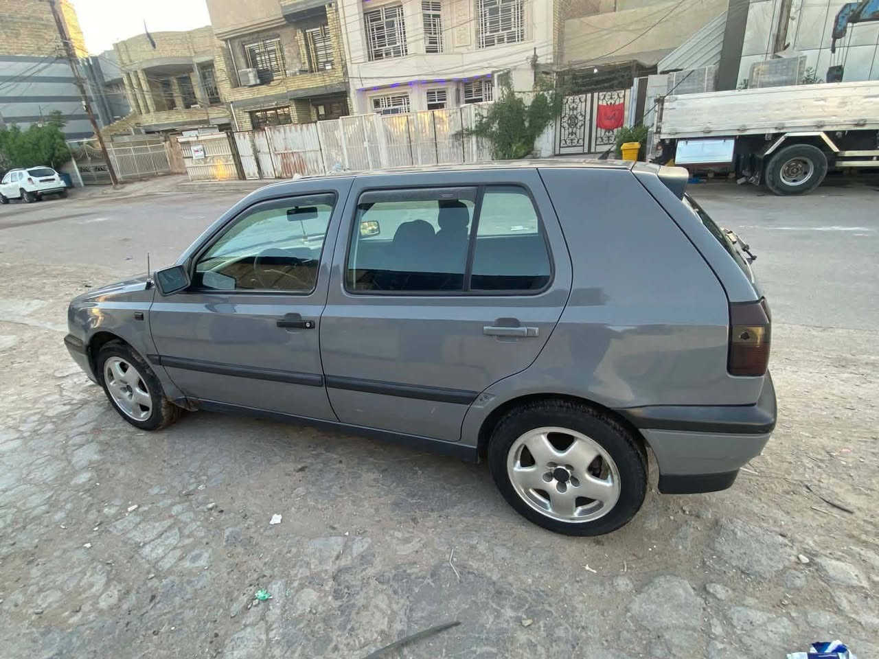 سلام عليكم
سياره كولف هج باك محرك ١٨٠٠
كير عادي كهربائيات كامله تبريد تئدفه صبغ عام رقم جديد بغداد السعر ٤٥ وبيه مجال
***********
 ***********
العنوان عامريه
