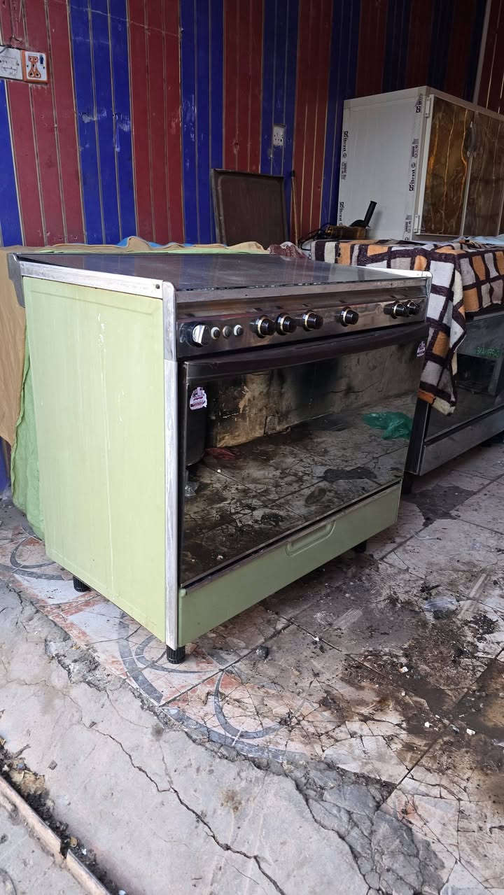 من رخصه الأدمن طباخ كريازي مصري نظيف اخو الجديد شرط الفحص سعره ٢٢٥الف الشراي يتصل *********** ***********
