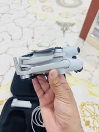 ادرون مني 4للبيع مع ملحقاته. مثل مارضح بل صوره درون جديده جدن وبسعر من...