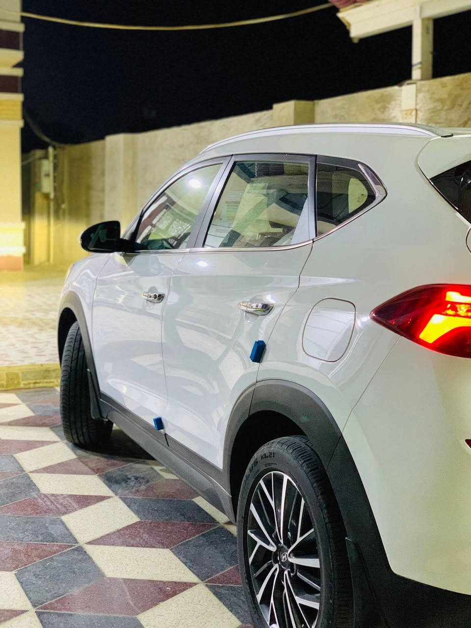 السلام عليكم  توسان للبيع موديل 19 فول مواصفات عدا البنراما خليجي 5عدسات السياره جديده بمعنا الكلمه   بيع او امراوس حسب القناعه مكفوله عدا شبر بل جاملغ الخلفي  محرك 2000   مكان السياره الرمادي   السعر 195   وبها مجال بسيط  ***********
