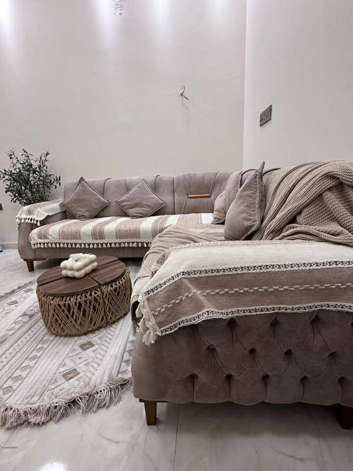 كورنر للبيع ٣قطع  قياس ٢٤٠في ٢٢٠ شغل توصاه متانه خشب وإسفنج وقماش الشراي يجي يفحص اي ضرر مابيه ومكفول من خشب والاسفنج والقماش سبب البيع نريد نسوي قياس اكبر السعر ٧٠٠ وبي مجال 
عنوان /بغداد
@إشارة


**إذا كنت صاحب هذا الإعلان وتريد حذفه لأي سبب، رجاءا أرسل رسالة إلى الدعم الفني**