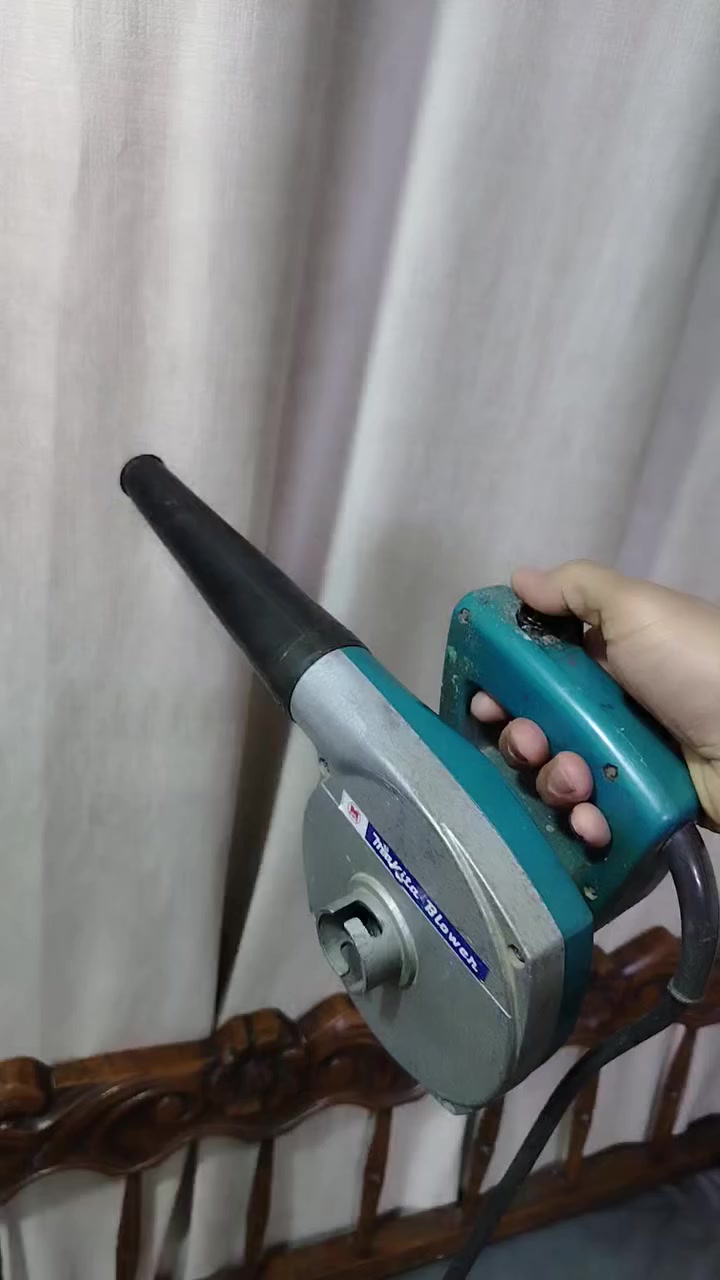 السلام عليكم
بلور ماكنتا ياباني
نضافة عالية بلادي علئ وضع الشركة
السعر 70 الف
العنوان بغداد
 الحبيبية
***********
يوجد توصيل
