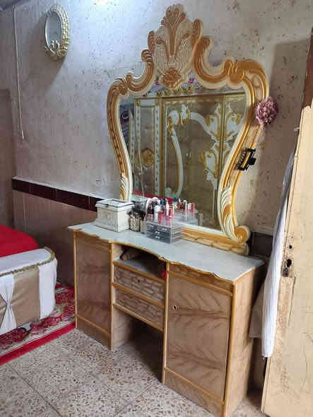 غرفه للبيع نضيفه مابيها ضرر. فقط جامت المرايه مفطوره سعر 400 وبيها مجال المكان نجف حي النصار ستفسار ع رقم *********** 👈مكلف مكلف بل نشر
