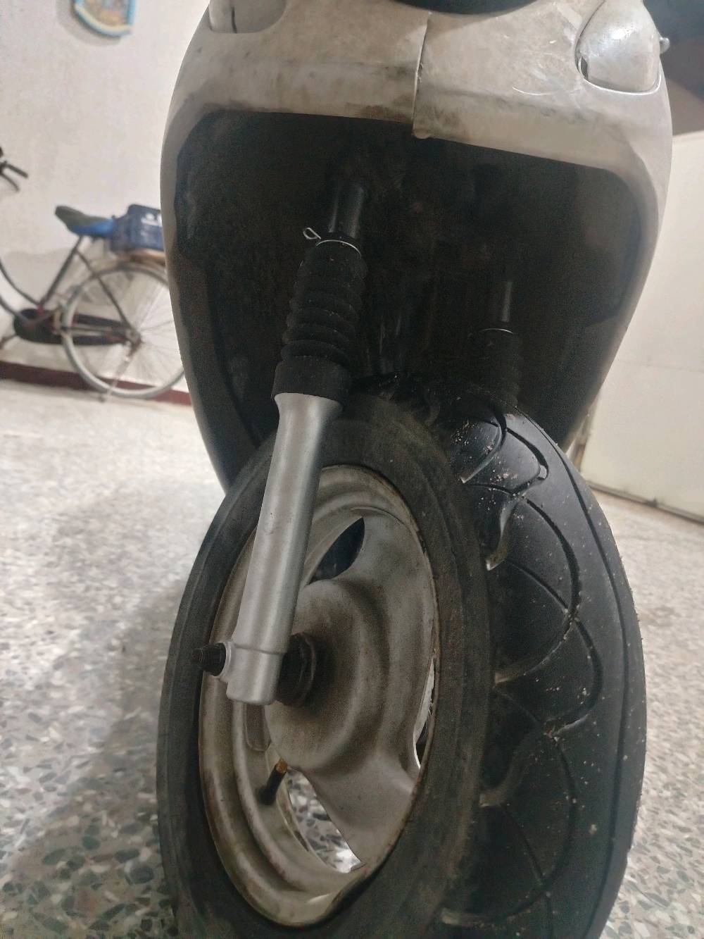 عنواني بصرة ابو الخصيب يم بيت العاشور دراجة مفتوحة مرة وحدة بوشة 55
 نقصهة كفرات وباتري علمود السلف فقط