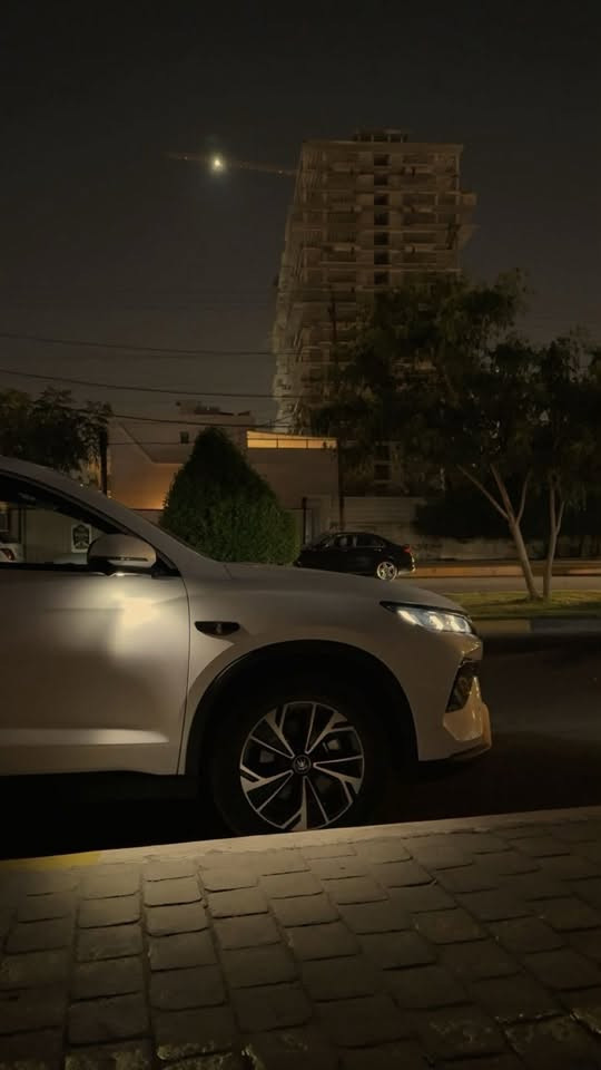 السلام عليكم
BYD Song Pro 2025

ابيض قمارة حديد 
13 كامرة
مرقم بغداد بأسمي 
ماشية 5000 كيلو 
إنارة أمامية LED + زينون
إنارة نهارية LED
كاميرا خلفية
حساسات أمامية وخلفية
اوتو بارك
مرايا كهرباء
شاشة وسطية
شاشة عدادات ديجتل
مقاعد جلد
قطعتين تبريد حساس امامي وخلفي لايت زينون بكلايت ليد 
اصطفاف ذاتي
رادار جانبي  توقف ذاتي 
كروس سرعة 
مري قابله للطي 
مخارج يو اس بي 
السيارة بيها رصعتين بسيطات جدا 
26800000مليون 
بغداد 
رقم الهاتف
***********
