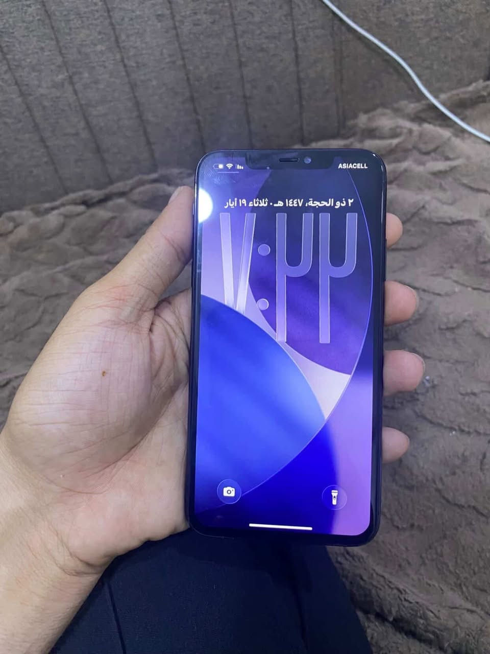 ايفون  11 برو ماكس  مبدل بطاريه فقط وبطاريه اصليه ذاكره ٢٥٦ وبطاريه ١٠٠  الجهاز نضيف بي شخطات خفيفات بلشاصي ويا فقط شاحنه سعره 350  // ***********
