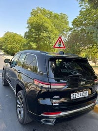 للبيع جيب كراند شيروكي اوفرلاند الموديل : 2023   المحرك:V6, 3.6L.  الع...
