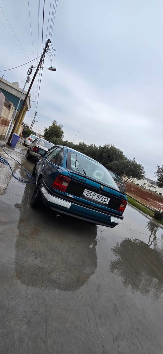 اوبل فكترا موديل 1992 مكينة حجم 20  كير أوتوماتيك .. كير محرك شرط جامات امامية كهرباء سقف سلايت كهرباء شاشة ايباد صدر امامي خلفي جديد أربع تايرات جديد رقم كركوك دولي مسطرة كوبون بانزين شرط التحويل مكاني كركوك السعر 47 وبيه مجال رقم صاحب السيارة *********** Singapore
