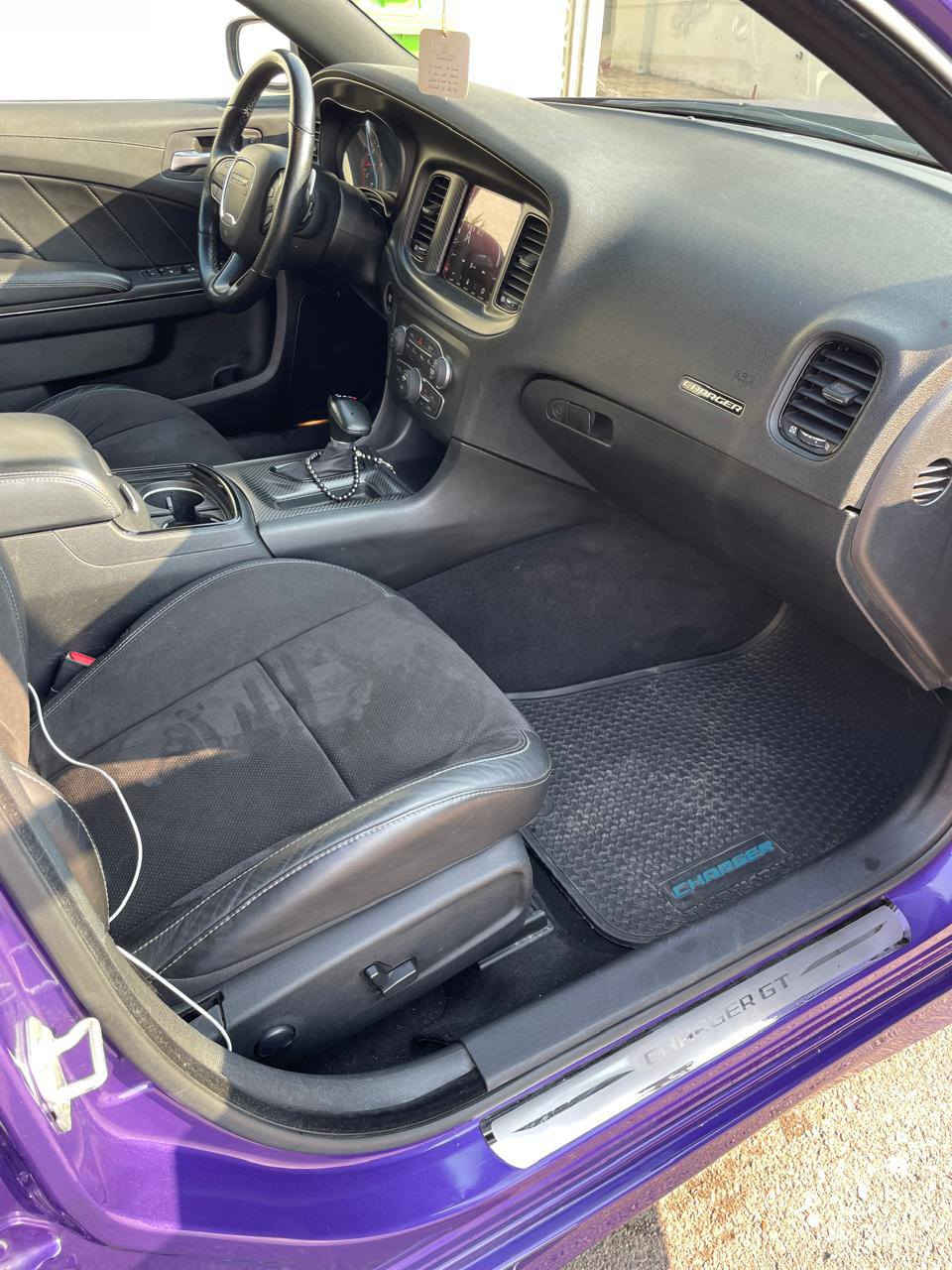 السلام عليكم
جارجر موديل 2023 GT 
سياره ستخدام شخصي جديده 
 حادثهه بجم 
صبغ دعاميه وبنيد 
وتبديل بوب جهه السايق واجلغ امامي ايسر 
والجاملغ الايمن بيه بارد 

رقم بغداد 

مكاني بغداد 
***********
