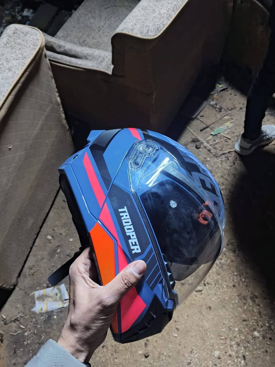 خوذخ للبيع جديده هيه والحاكيه 40 وبيها مجال 
***********
