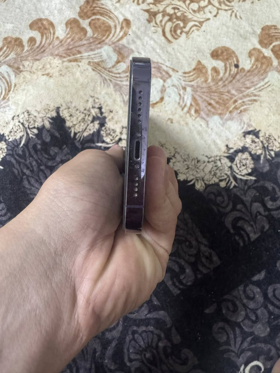 السلام عليكم ايفون 14 برو ماكس للبيع ذاكره 256 بطاريه 82 الجهاز ابد مامفتوح وروح افحص وين ماجان بس محتاح واريد ابيع ويا فقط شاحنته الاصليه السعر 850 وبي مجال قليل الرقم ***********مكاني بغداد
