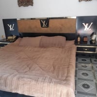 غرفه نوم للبيع جديده ونضيفه سعرها 300وبيهه مجال للشراي رقم هاتف0782105...