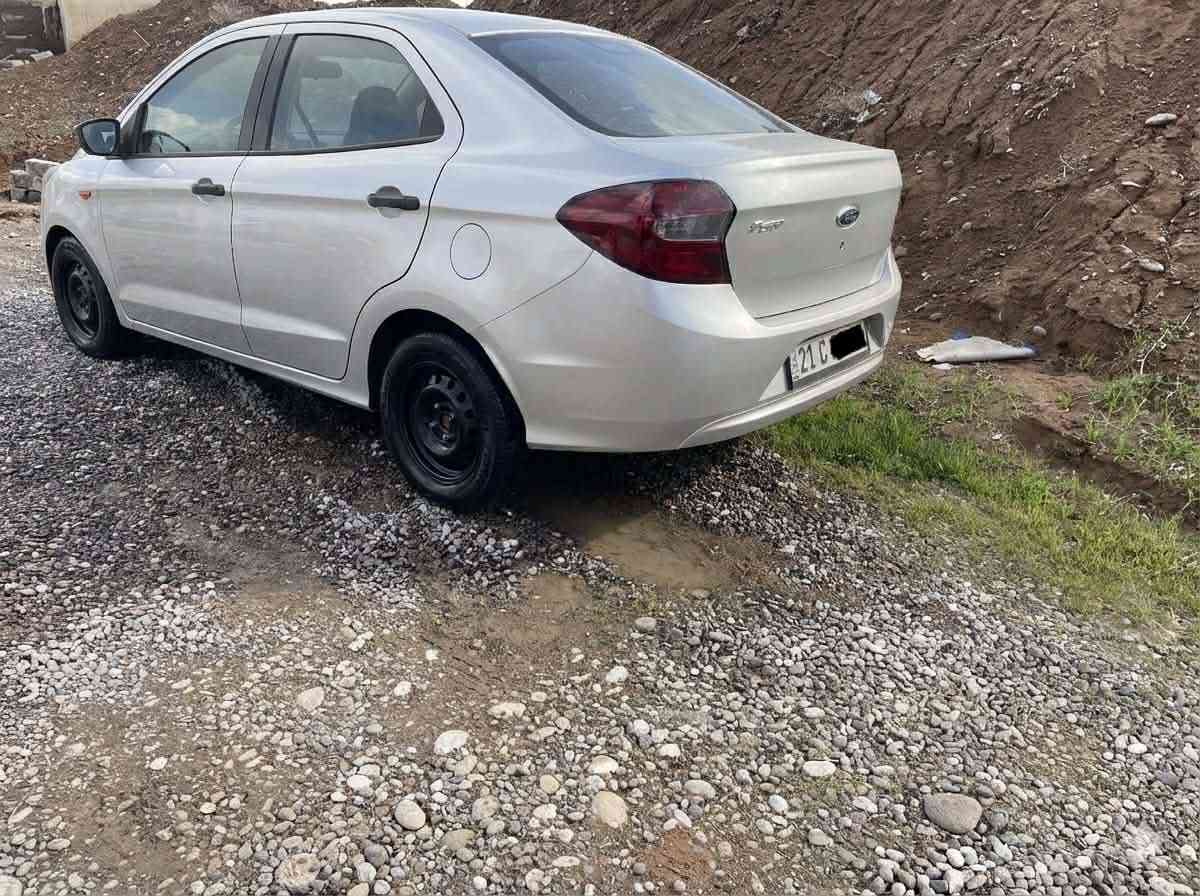 فیگۆ ٢٠١٦ بە ناوی خۆمەوەیە سەنەوی تا ٢٠٢٨نوێیە ،  گێڕ و مەکینەی بە شەرتی وەستا و کۆمپیتەر ، بچوکترین خەلەلی نییە ، باتری و ڕۆن و تایە و پلاک و نۆزڵ هەموو شتێک تازە سێرڤز کراوە ،  تەنها سندوق و بستێک چەمەلغی دواوەی بۆیاخە ، پێشی کەپسە ، نرخی ٧٥ گەڵا و مامەڵە .
***********     WhatsApp
*********** السليمانية, العراق
