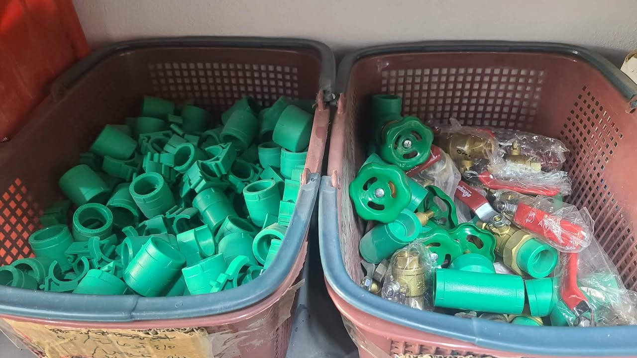 للبيع غراض ملحقات تاسيس مجاري وتاسيس ماء  بسعر مناسب الي يحب يتصل اني مكلف بالنشر  *********** بعقوبة
