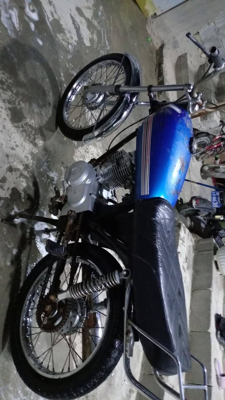 سلام عليكم  دراجه ايراني ادوات نامه شلامجه 21دراجه حلوا رادله بعض ترتيبات مراوس بدراجه شحن R 9 اراوس بدون فرق او بيع مكاني بصره شط العرب التنومه الصالحيه  وهذا رقمي لتواصل ***********
