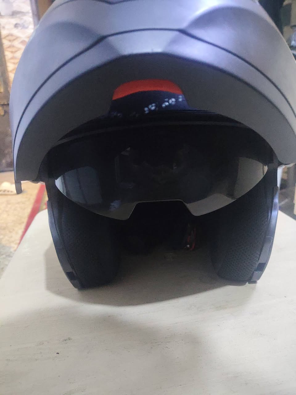 السلام عليكم خوذه جديده ما مستعمله غير مرتين سعرها بل سوك 45الف مصالها كم يوم من مشتريها للبيع مستعجل 25الف (***********) رجاءً بدون عمله لن متسوه (مكاني الامين الثانيه النواب)
