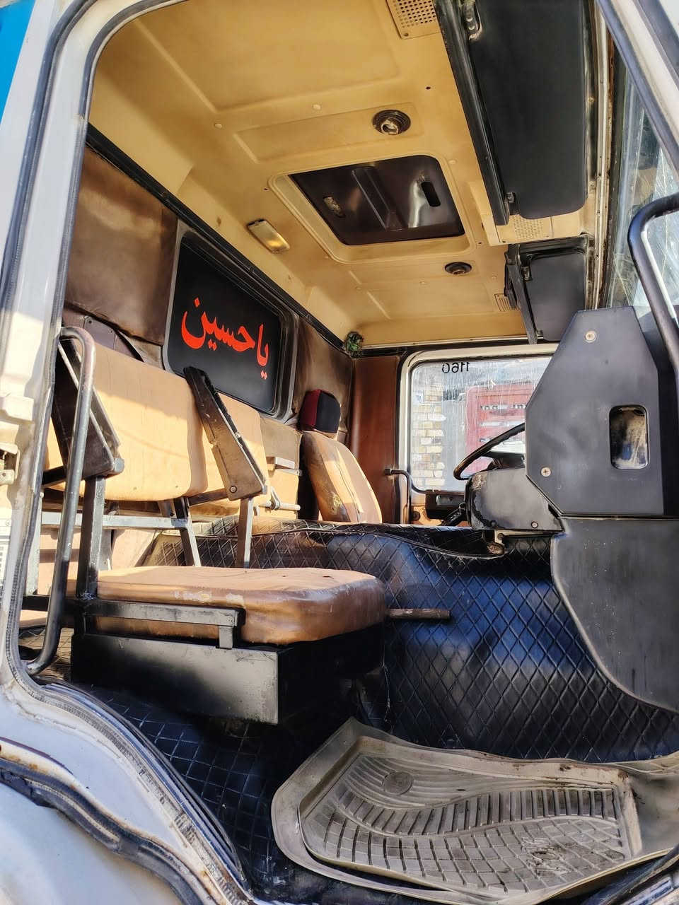 السلام عليكم حوضيه ماء للبيع محرك ٣ كورات سته سوبر كير خمسه ودكمه اكسل جبير تخم تاير حموله ١٥ ألف سنويه نافذ شرط التحويل مكاني ديوانيه السعر ١٥٥ وبيهه مجال قليل ***********
