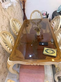 طاولة طعام • ٦ كراسي • نظيف