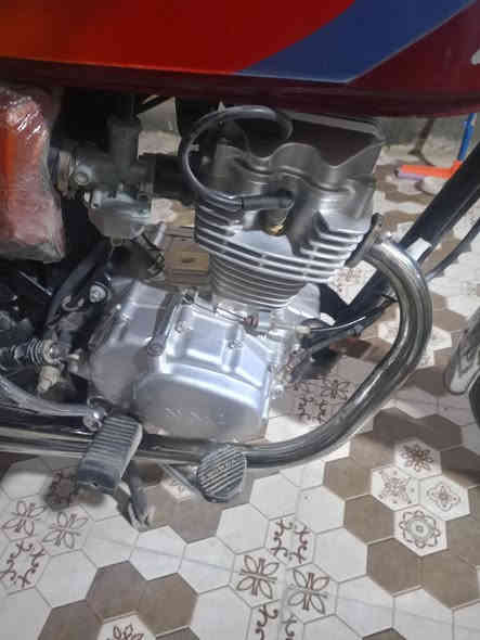 دراجه نامه اصلي ما مفتوح بيه برغي نضيفه كلش كلشي بيه شغال اوراق سعره مليون وميتين أو خمسين رقم الهاتف ***********
