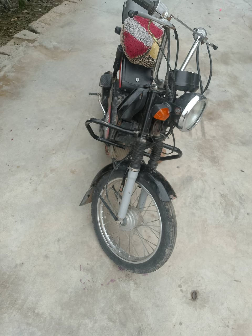 سلام عليكم ورحمه هذه دراجه تي فيس موديل 2023ناقصه بس كهربائيات ويرجع البلادي العنوان ديالى تقاطع القدس ***********    أو مراوس تايكر الو يراني أو سيفان 2022/2023/2024. الستفسار عل الرقم
