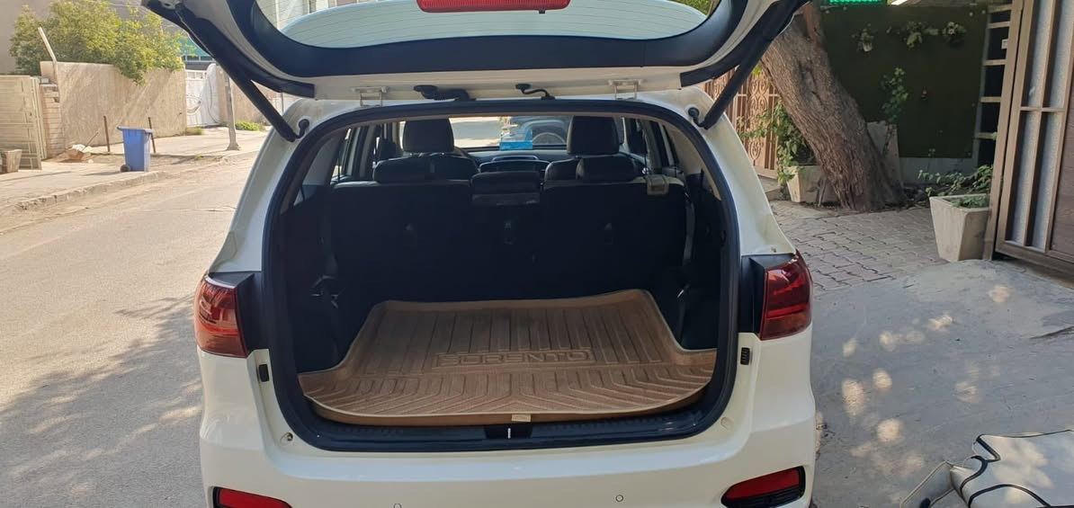 السلام عليكم 
سورنتو 2020 
سيارة موضحة امامكم 
ماشية 64250 الف 
3500 محرك 
4 كامرات 
صندوق كهرباء 
بدون دفع رباعي 
بدون بونوراما 
سيارة خليجية بدون ضرر 
سعر 275 ورقة 
رقم ***********
