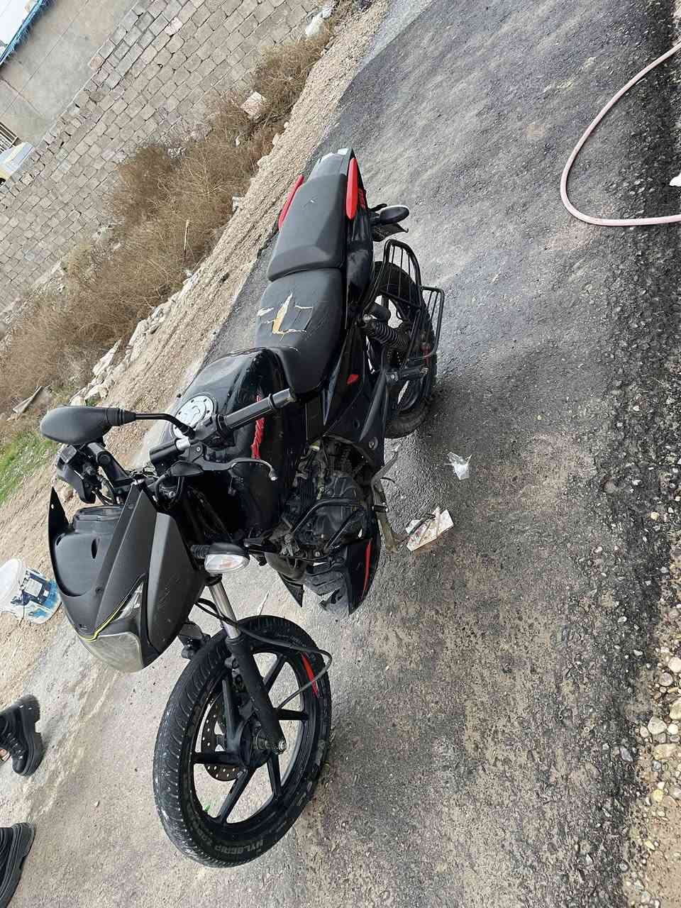 السلام عليكم للبيع دراجة بولسر نيون 150
دراجة خير من الله نقصها جاملغ الامامي ودواسة اليمين  كهربائيات كلها شغالة 
مكاني بغداد الدورة 
رقم بي واتساب ***********
