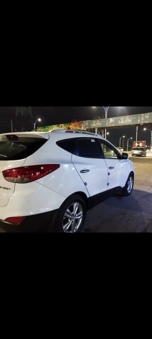 توسان 13خليجي مكفولة كفاله رقم ذي قار محرك 2000 شرط حساسات امامي وخلفي شاشه كبيره  حداديه تخم تاير جديد ويل كروم اشاير بلمري سياره نظيفه مال جناي شرط كامله اي نقص مابيه شرط ***********
