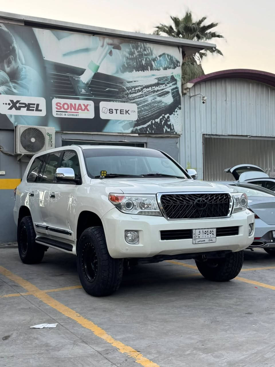 السلام عليكم 
لاندكروز موديل 2014 ساز  جديدة احلة من الصور ماشية 115الف عليهة تزويد و مصروف عليهة السيارة بيهة صبغ بين الجاملغ و الباب شي جداً بسيط

مواصفات 
محرك 6 سلندر
حساسات 
فتحة 
بصمة تشغيل + بصمة ابواب 
زراكات امامية

استفسار 📞 ‭0773 210 4757‬

السعر 400 يعني 4 دفاتر وبيهة مجال

العنوان📍زيونة تقاطع ملعب الشعب خلف محطة وقود المثنى 

معرض الليث لتجارة السيارات
