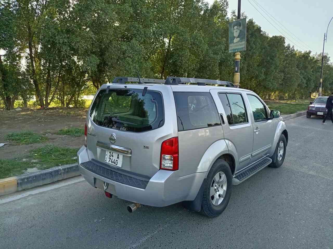 السلام عليكم ورحمة الله وبركاته *********** نيسان باثفندر 2009 وارد خليجي سعودي محرك 6 سلندر 4000 رقم بصره دولي الجديد بسمي سياره جديده 7 راكب 3 قطع تبريد دشبول ارماده شاشه كامره فور ويل فتحه سقف السياره مكفوله كفاله عامه بدون صبغ كير ومحرك وحداديه وتخم تاير وغرفه وتبريد ثلج الكل جديد العنوان كربلاء الشراي يتصل غير متواجد عل فيس السعر 107 وبيه مجال
