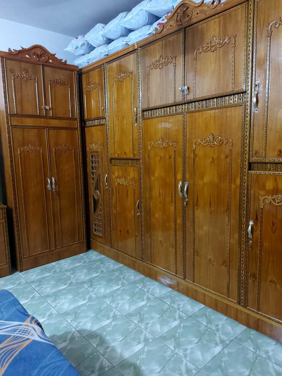 السلام عليكم غرفة اخشاب للبيع جديده مامستعمله السعر مليون ونص وبيها مجال مكاني كربلاء للإستفسار ***********
