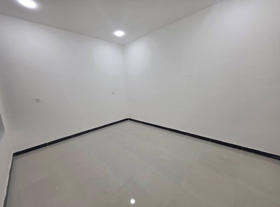السلام عليكم كادر جص وبورك من الموصل مبيت بنفس موقع العمل 4 خلفات شغل استلام مهندس واتساب ***********
