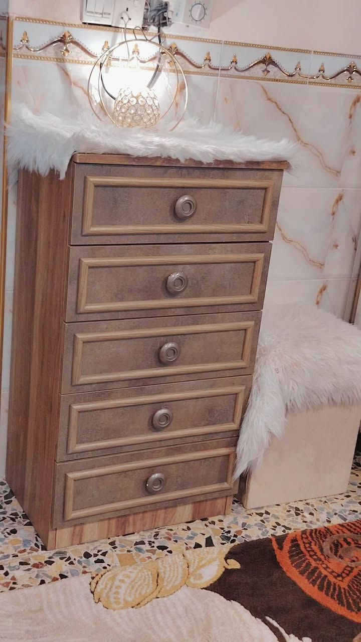 السلام عليكم
غرفه9قطع نضيفه 
 السعر 700وبيه مجال بسيط المكان بغداد
اي استفسار ع الرقم ***********
الخاص مغلق
