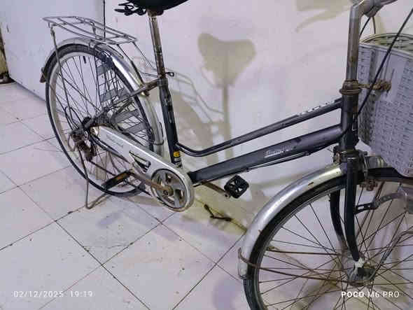 السلام عليكم بايسكل اللبيع حجم26 كير وطاقة تشتغل مكاني الرمادي الخمسه رقم ***********
