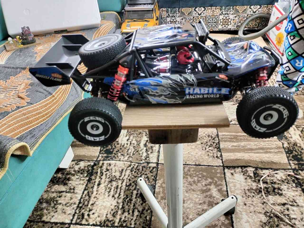 عيدكم مبارك اخوتي الاعزاء
سيارة احترافية حجم 1/12 ويل تويز برشد السيارة نضام متصل مو منفصل وبقية التفاصيل بالفديو استمتعو


**إذا كنت صاحب هذا الإعلان وتريد حذفه لأي سبب، رجاءا أرسل رسالة إلى الدعم الفني**