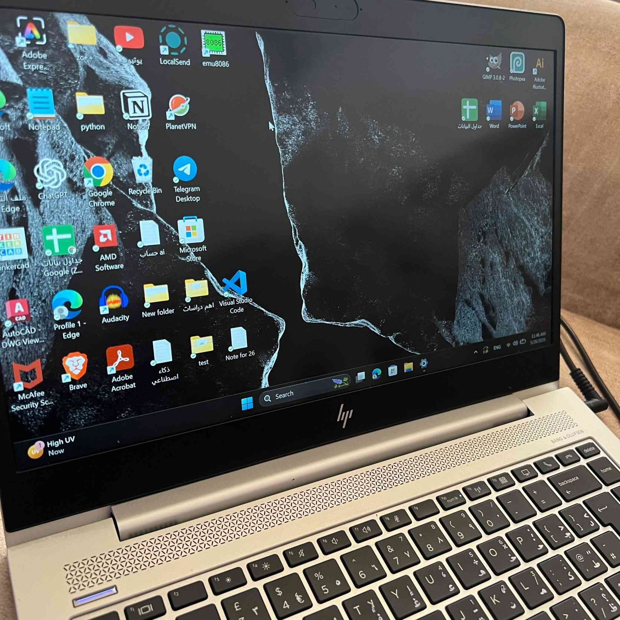 لاب توب HP EliteBook سلم خفيف  للبيع مواصفات
المعالج: AMD Ryzen 5 PRO 3500U (الجيل الثالث).

 الرام: 16GB DDR4.

 كرت الشاشة: AMD Radeon Vega 8 (مدمج - 2GB).

 الهارد: 256GB SSD.

 الشاشة: 14 بوصة FHD.

 النظام: Windows 11 (نظام 64-bit).

منافذ 2 للusb + منفذ HDMI 2.0 + منفذ للسماعة + منفذ لل SIM + منفذ للسماعات + منفذ الشحن 

تشغيل الفيديوهات بصوت عالي وواضح 🔊

تشغيل جميع برامج تعديل الصور 

تشغيل البرامج الهندسية 2d المتوسطة 

السعر (300) الف قفل 

للتواصل ماسنجر


**إذا كنت صاحب هذا الإعلان وتريد حذفه لأي سبب، رجاءا أرسل رسالة إلى الدعم الفني**