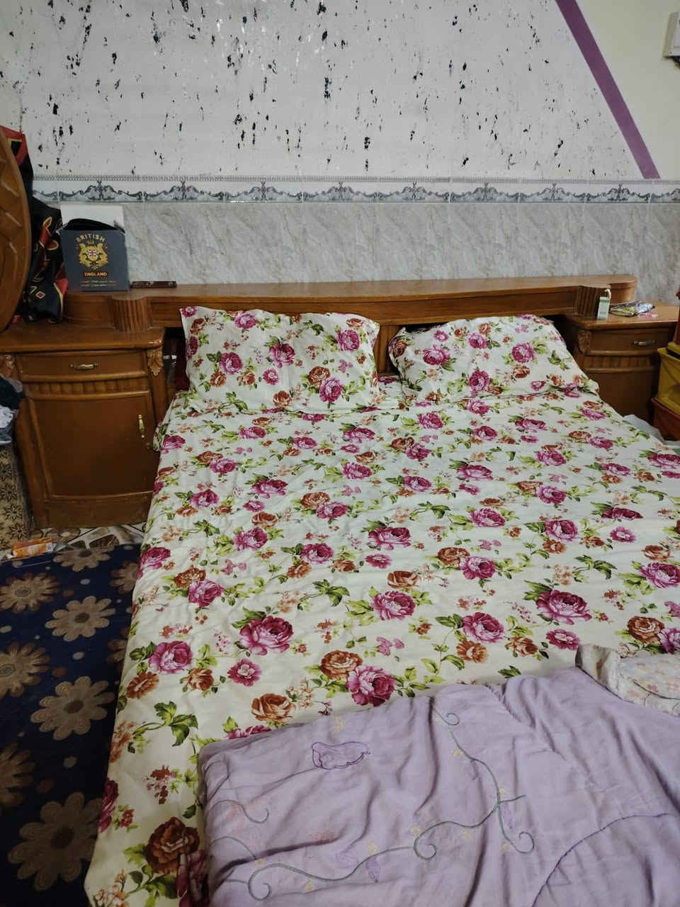 السلام عليكم غرفه نوم تسكام كامله مع تاج الجربايه السعر ٦٠٠وبيها مجال التواصل واتساب ***********

