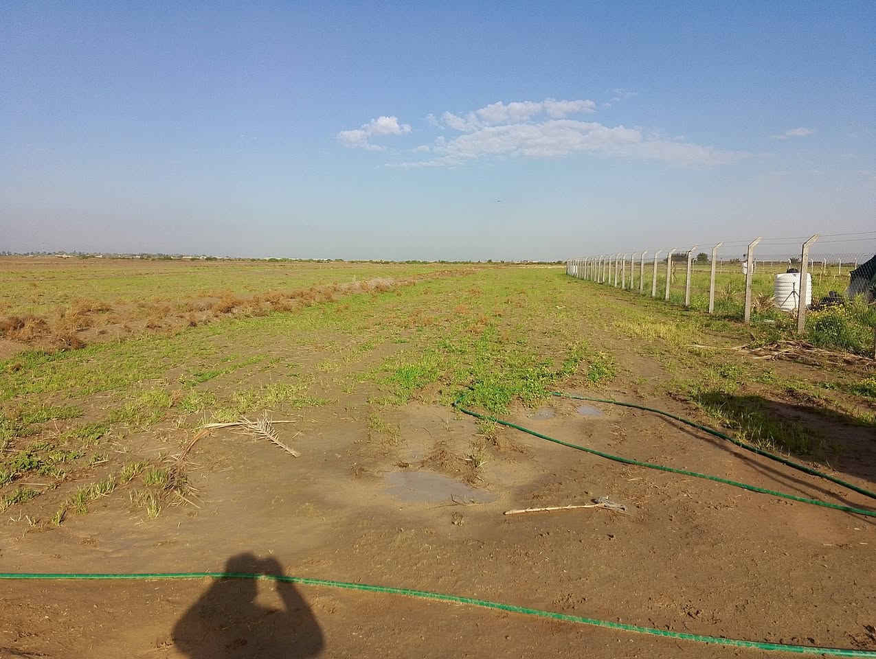 اارض طابو زراعي مساحه 6 دونم صالحه للزراعه 
وصالحه للسكن او تصير مجمع وتتقسم 
قريبه عله البيوت  ماء كهرباء قريب عليه 
مكانه تصير خلف بزل مطر  ***********
