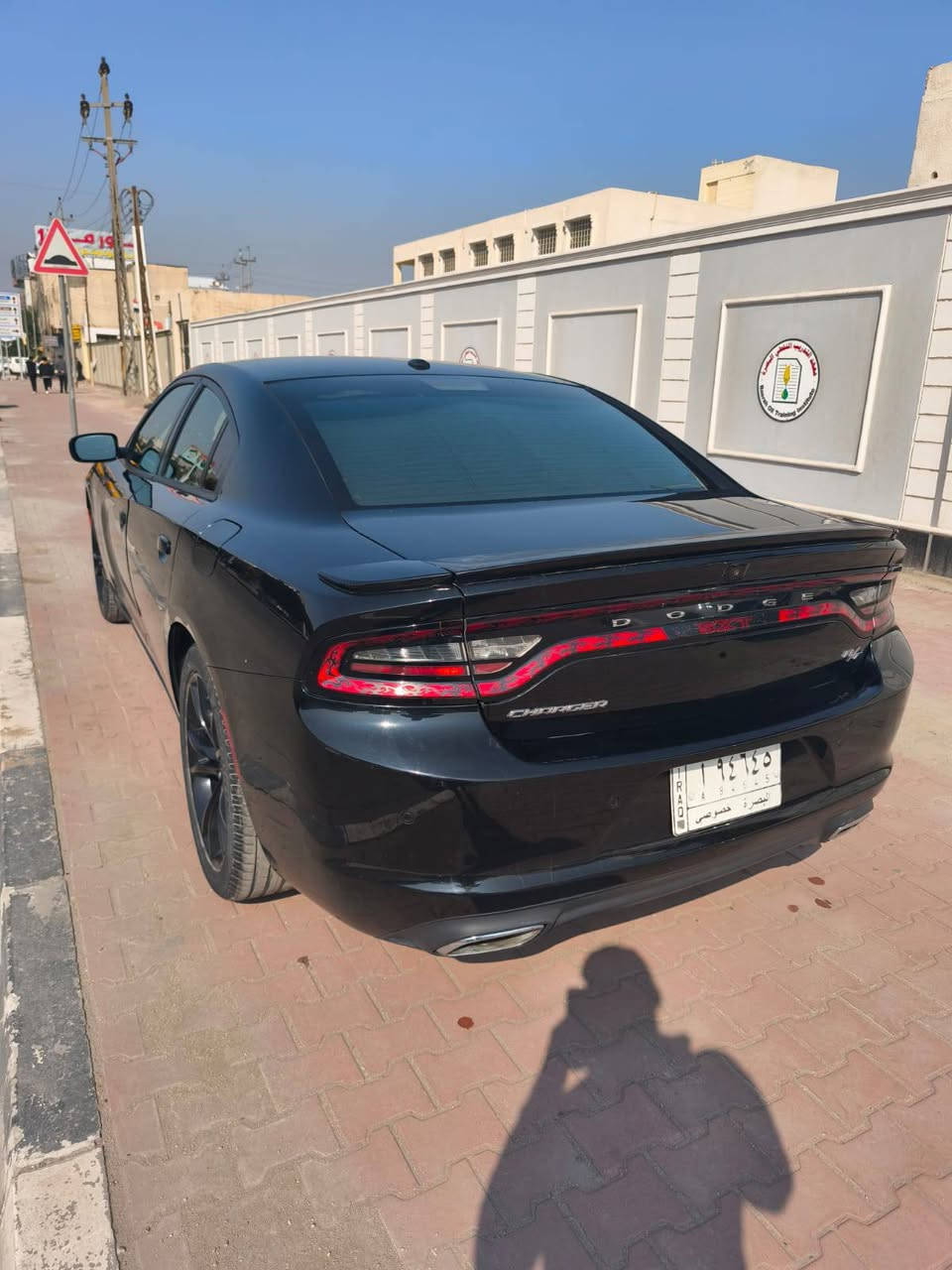 السلام عليكم 
چارجر 2016 وارد امريكي.كفاله من الصبغ. بيهه قطعه وحده تبديل نفس اللون فقط. بدون ايرباك فقط قبق الجنطه مبدل. سياره جاهزه بدون نقص برغي. ماشيه 135 رقمها بصره بأسمي طخم تاير جديد حداده ادامه محرك جديد 
ادامه للتبريد ربل محرك جديد 
سعر 180
للإستفسار *********** \ ***********
