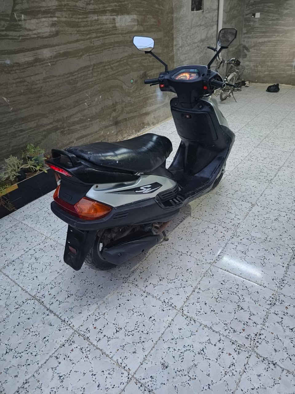 السلام عليكم دراجة فراشة فظائي للبيع شغالة سلف هندر مكينة ناعمة نشطة شلعة سعرها 400الف مكاني بعقوبة بهرز الرقم ***********
