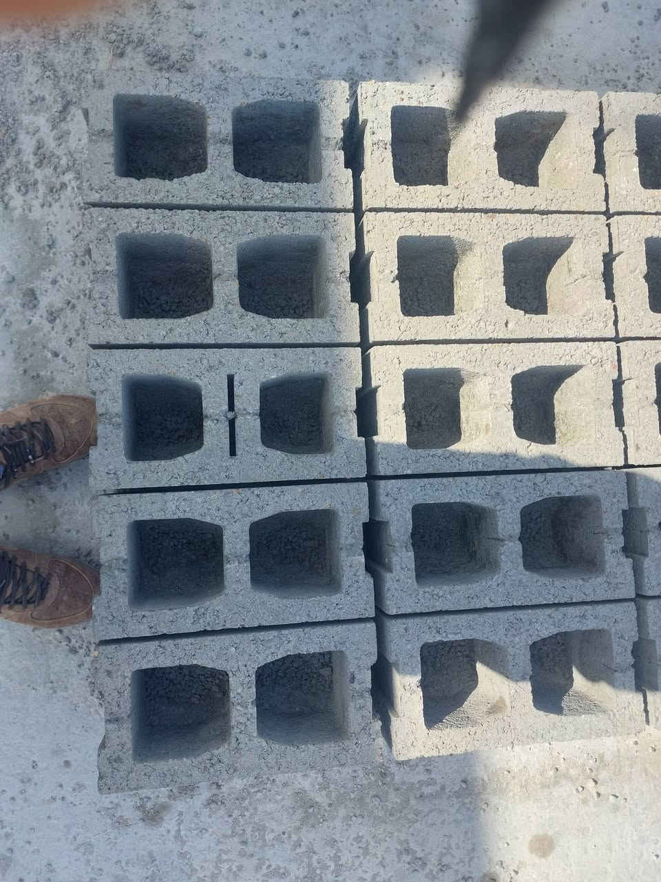 السلام عليكم بلوك درجه اولى محمل بلسياره ب ٦٠٠ الف الالف بلوكه او درجه ثانيه محمل بلسياره ٤٥٠ الف شرط الكلب اتصل على الرقم بلوك الفلوجه ***********
