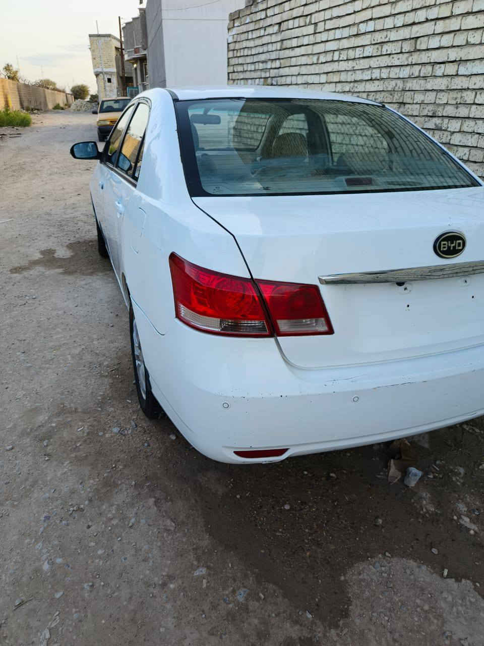 السلام عليكم 
BYD G3 2014 
سيارة مزاد اني اخذتها قبل شهرين وصارف عليها هواي للامانة محرك وكير مكفولات خير من الله كهربائيات كلها شغالة بدون صبغ وبدون رقم رقمها يكلف ٢٢٥ بزايد بيها شوي خياس باب سايق وباب صدر ويتصلحن مامبدل بيها ايشي لابنيد ولا باب ولاكص بيها سيارة نظيفة حيل مسوي الها ادامة ومكملها ع ايدي بس ابيع بسبب الضروف معاملتها بل حسينية ومتعبك كمرك مدفوع بس تشدلها رقم رقمها ع دولة ٢٢٥ رسوم فقط سيارة كاملة مابيها نقص بس بيها رصعة شوي بل بنيد رجع عليها ابو سيارة وبسيطة تتصلح وتبريدها شغال بس منقص غاز مكانها بغداد الامين 2 رجاءا لحد يكسر بيها ولحد ينطي سعر من كيفة لان سيارة تعبان بيها وهواي صارف عليها الله شاهد الي تفيده يتصل عليه وواتساب موجود سعرها ٥٠ وبيها مجال بسيط
***********
