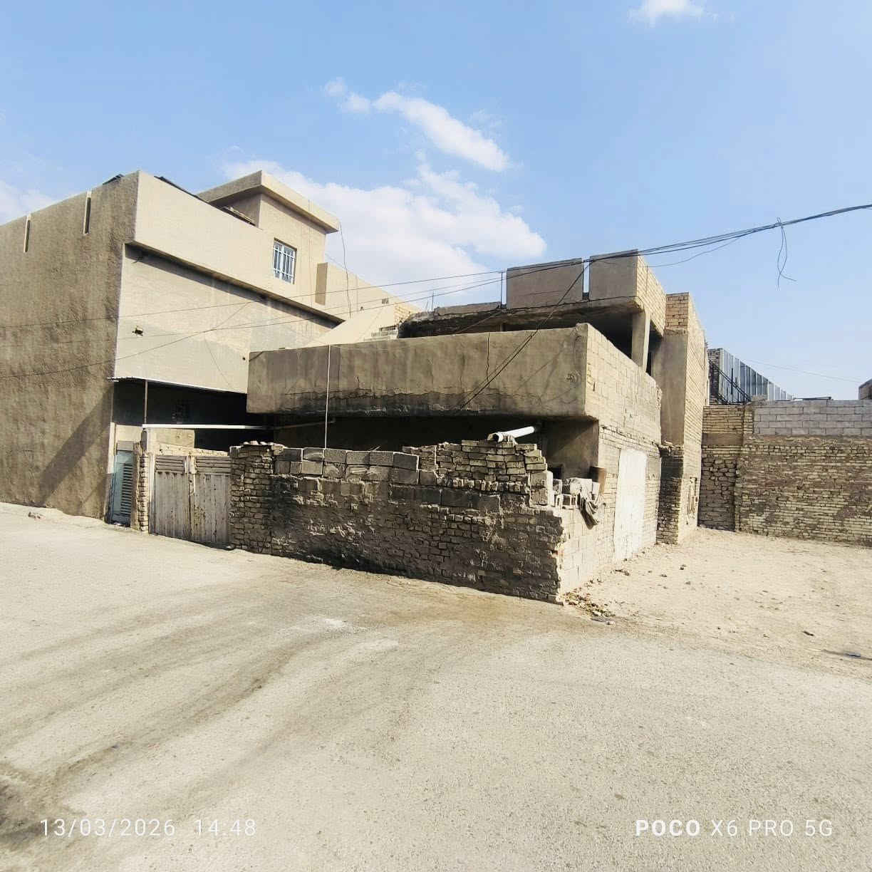 دار للبيع في منطقة جسر دياله
في شارع الإطفاء مقابل الجنسيه 

المساحه 107طابو صرف 

3غرف نوم 

استقبال 

هول 

مطبخ 

وصحيات 

للتواصل ***********
