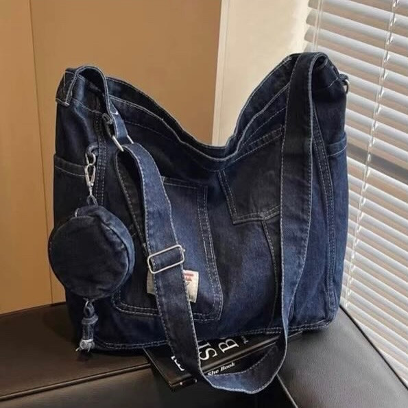 ⁨	✨ حقيبة جينز عملية وعصرية ✨

👜 خامة جينز مميزة بتصميم كاجوال يناسب الطلعات والاستخدام اليومي
🤍 واسعة وتكفي أغراضك الأساسية بكل راحة
🎁 مرفق وياها البوچ الصغير مثل ما موضح بالصور

💰 السعر: 18,000 دينار فقط
🚚 التوصيل: 4,000 دينار لجميع محافظات العراق
✅ ضمان فحص القطعة أمام المندوب قبل الاستلام

📩 للحجز أو الاستفسار راسلينا على الخاص، والكمية محدودة 💕⁩
. 
. 
. 
. 
. 
#jeans #جينز #حقيبه #جنطه #اكسبلور_explore


**إذا كنت صاحب هذا الإعلان وتريد حذفه لأي سبب، رجاءا أرسل رسالة إلى الدعم الفني**