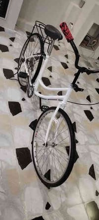 بايسكل للبيع حجم 26 اي عيب مابي سعر 40 وبي مجال الشراي يجي خاص او يتصل...