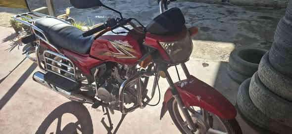 السلام عليكم دراجة بوكسر هندي للبيع دراجة حلوة ونضيفة مبيها اي نقص اوراق كمرك كلة موجود السعر  ٦٠٠ وبيها مجال التصال برقم ***********
